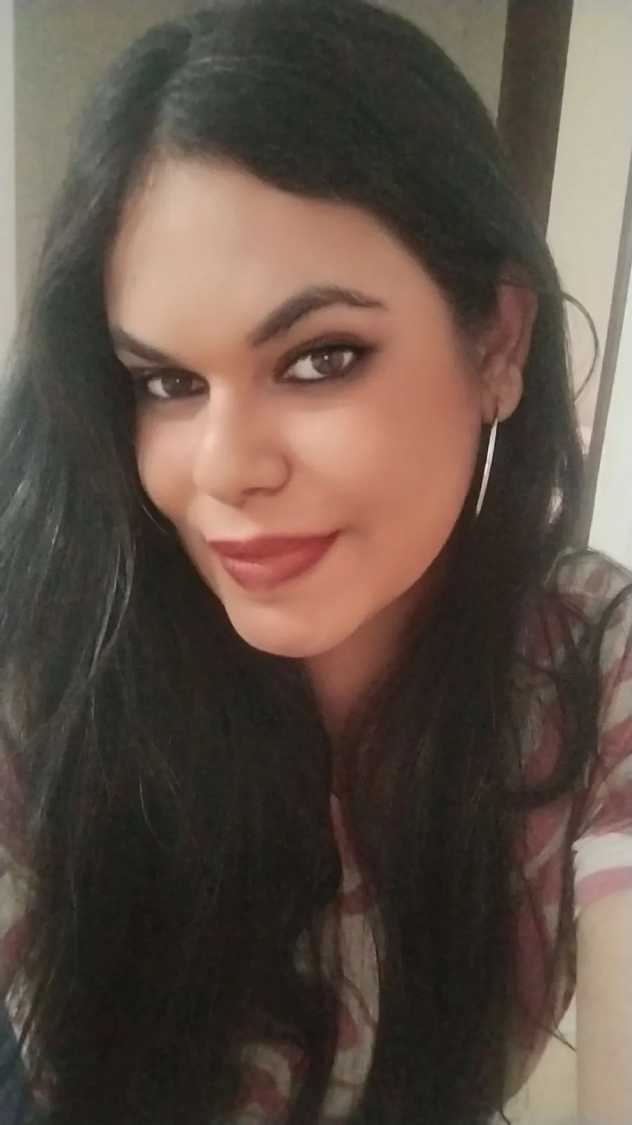 Representação artística e conceitual de acolhimento e escuta social ativa.